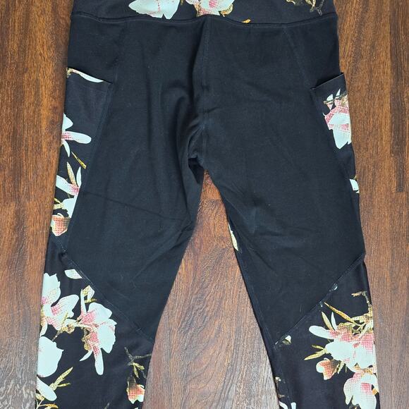 Athleta Stash Pocket Floral Salutation Tight, Small - Picture 8 of 10